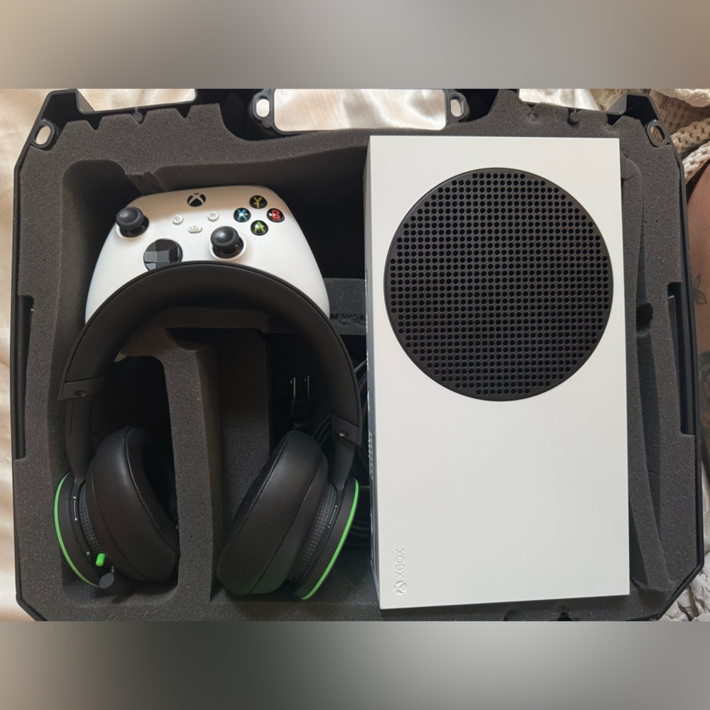 Microsoft Xbox Series S bundle